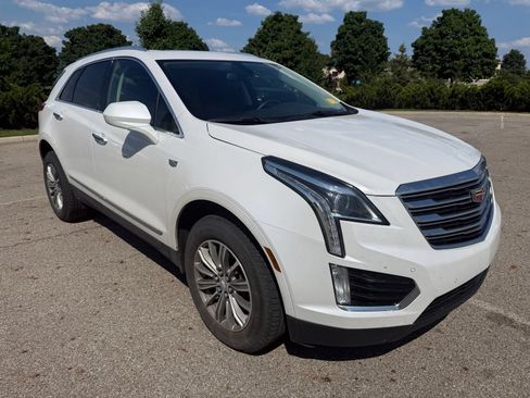 Used 2017 Cadillac XT5 Luxury FWD image 3