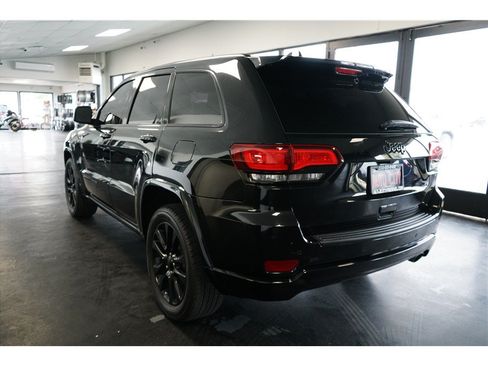 Used 2019 Jeep Grand Cherokee Altitude RWD image 5