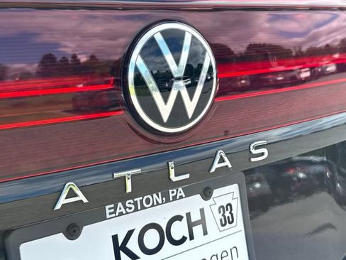 Certified 2026 Volkswagen Atlas Peak Edition AWD/4WD image 18