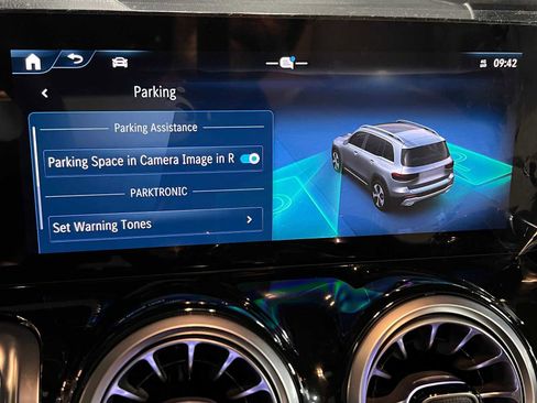 Certified 2025 Mercedes-Benz GLB 250 4MATIC image 36