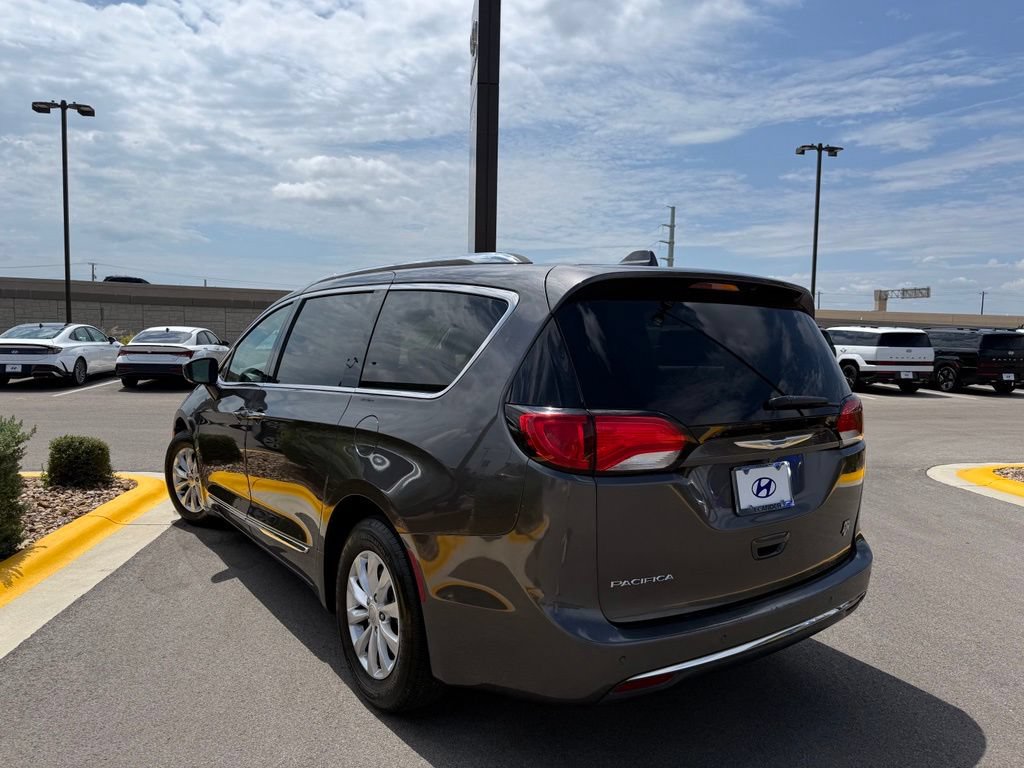 Used 2018 Chrysler Pacifica Touring-L FWD image 7