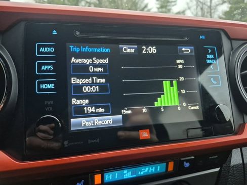 Used 2017 Toyota Tacoma TRD Sport image 30