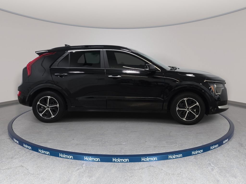 Used 2025 Kia Niro FWD image 5