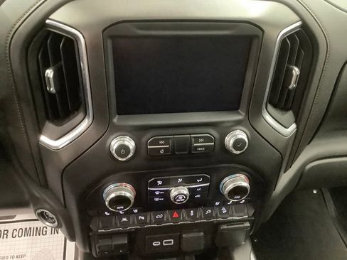 Used 2022 GMC Sierra 1500 AT4 w/ AT4 Premium Package AWD/4WD image 17