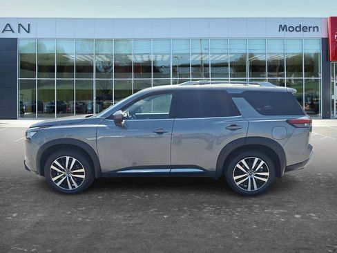 Used 2025 Nissan Pathfinder Platinum w/ Cargo Package FWD image 7