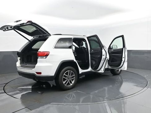 Used 2022 Jeep Grand Cherokee Limited image 32