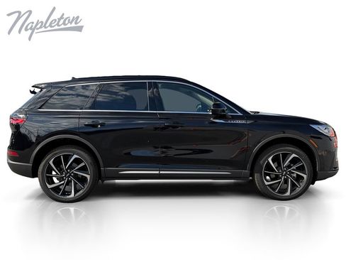 Used 2025 Lincoln Corsair Reserve w/ Equipment Group 202A AWD/4WD image 7