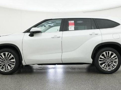 New 2026 Toyota Highlander Platinum AWD/4WD image 19