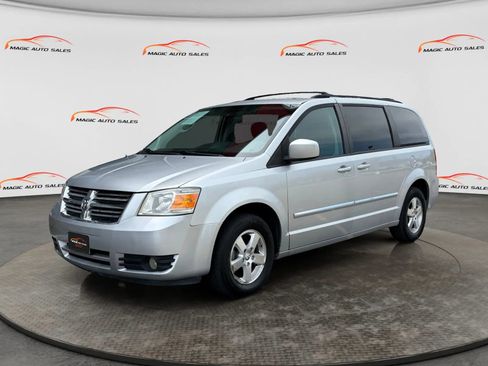 Used 2009 Dodge Grand Caravan SXT FWD image 1
