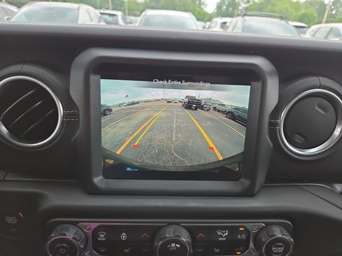 Certified 2023 Jeep Wrangler Unlimited Sahara w/ Cold Weather Group AWD/4WD image 15