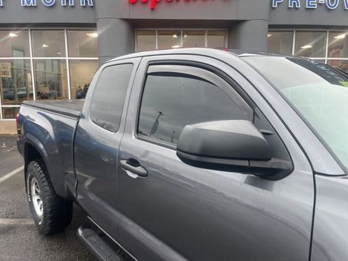 Used 2022 Toyota Tacoma SR image 3