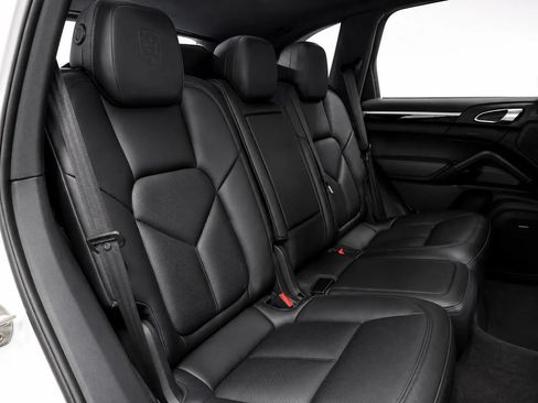Used 2018 Porsche Cayenne S AWD/4WD image 22