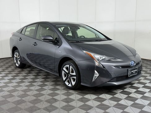 Used 2018 Toyota Prius Three Touring FWD image 7