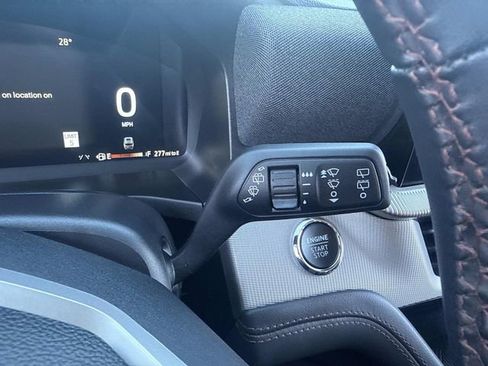 Certified 2025 Ford Explorer Active image 32