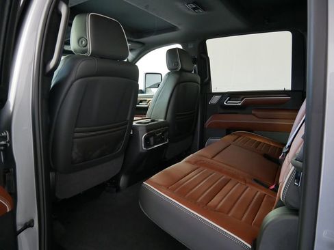 New 2025 GMC Sierra 3500 Denali Ultimate image 15