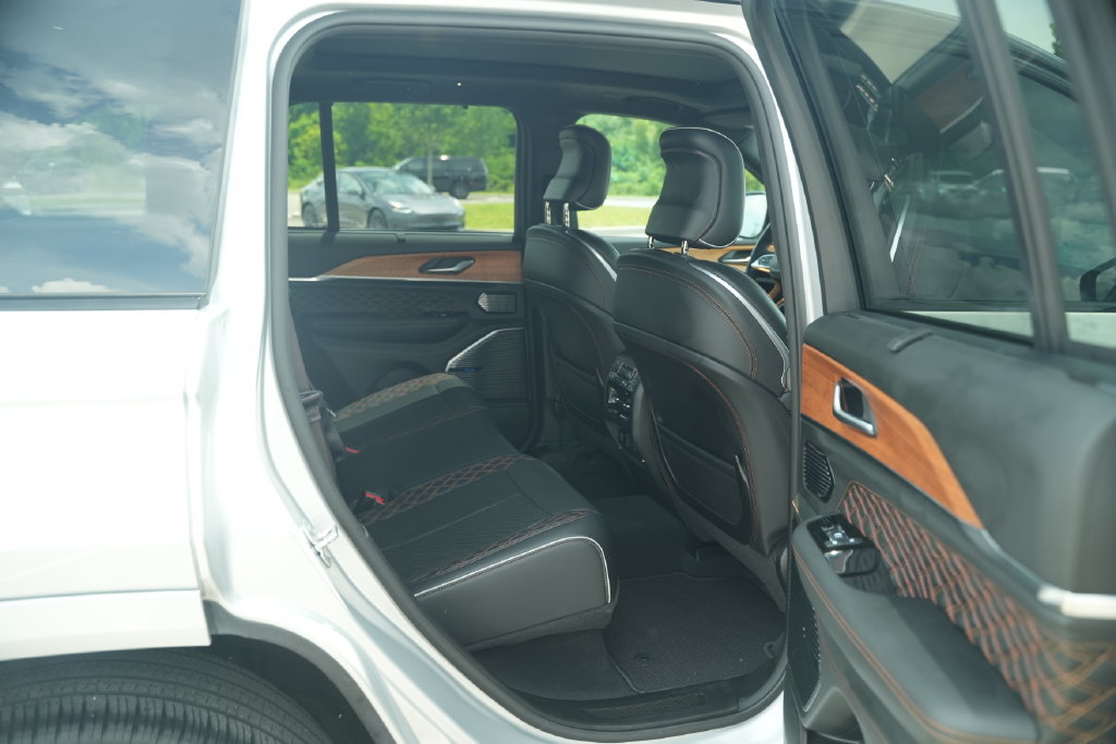 Used 2023 Jeep Grand Cherokee Summit AWD/4WD image 25
