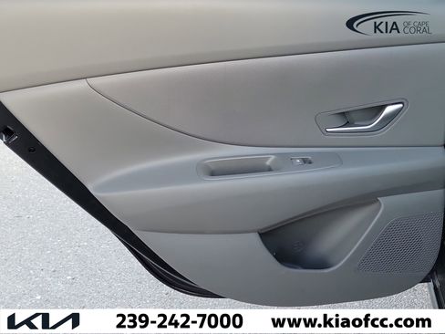 Used 2024 Hyundai Elantra SEL FWD image 14