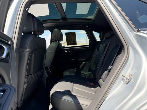 Used 2026 Porsche Macan AWD/4WD image 21