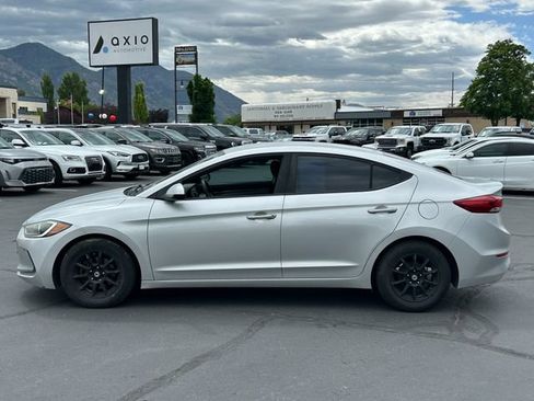 Used 2017 Hyundai Elantra SE FWD image 6