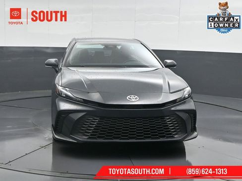 Used 2025 Toyota Camry SE FWD image 5