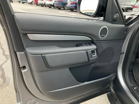 Used 2025 Land Rover Discovery Dynamic SE AWD/4WD image 7