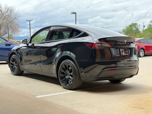 Used 2023 Tesla Model Y Long Range AWD/4WD image 3
