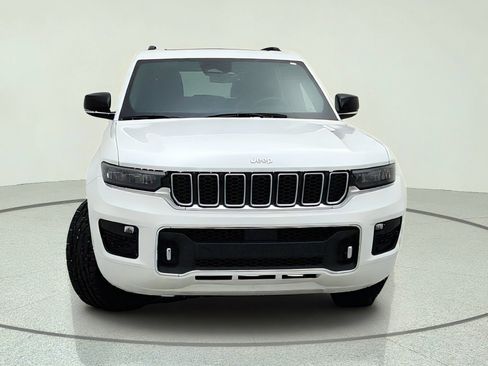 Used 2024 Jeep Grand Cherokee Overland w/ Luxury Tech Group IV AWD/4WD image 3