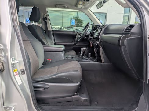 Used 2018 Toyota 4Runner TRD Off-Road AWD/4WD image 32