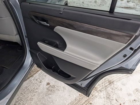 Used 2021 Toyota Highlander Limited image 27