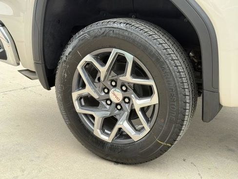 New 2026 GMC Sierra 1500 SLE w/ Preferred Package image 12