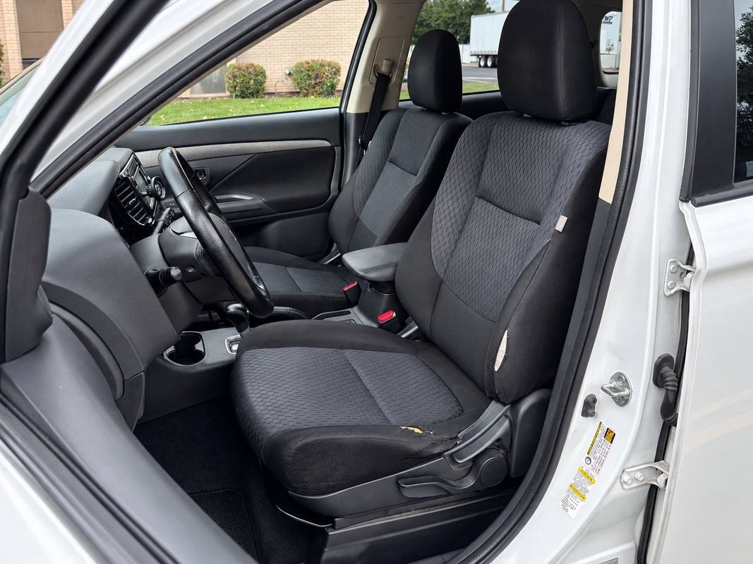 Used 2014 Mitsubishi Outlander SE FWD image 13