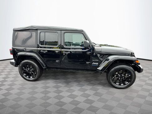 Used 2023 Jeep Wrangler Unlimited Sahara AWD/4WD image 5