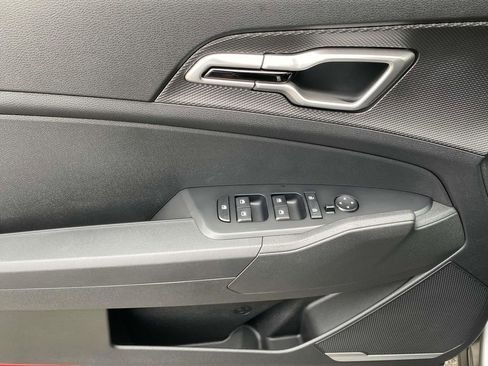 New 2025 Kia Sportage LX image 13