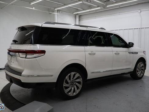 Used 2024 Lincoln Navigator L Reserve image 2