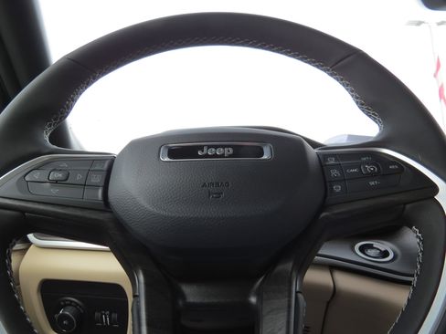 New 2025 Jeep Grand Cherokee L Limited image 24