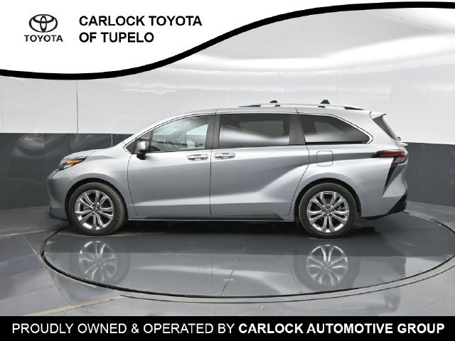 Used 2023 Toyota Sienna Platinum FWD image 10