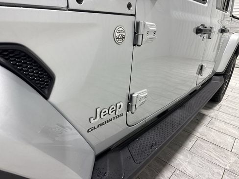 Used 2022 Jeep Gladiator Overland w/ Popular Equipment Package AWD/4WD image 33