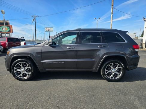 Used 2018 Jeep Grand Cherokee Limited AWD/4WD image 9