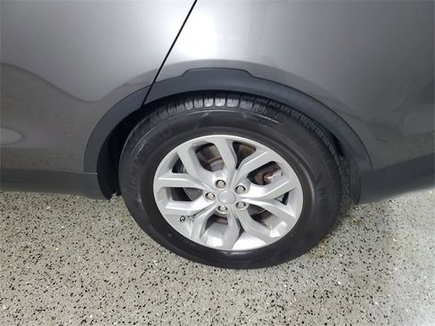 Used 2017 Land Rover Discovery SE image 8