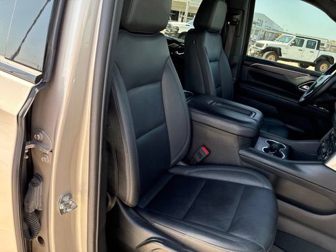 Used 2023 Chevrolet Tahoe Z71 w/ Luxury Package AWD/4WD image 15