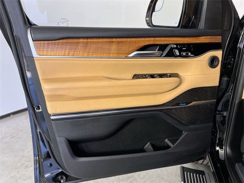 Used 2022 Jeep Grand Wagoneer Series III w/ Flexible Seating Group image 23