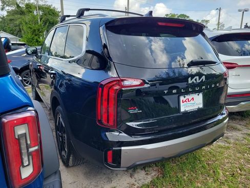 Used 2025 Kia Telluride S FWD image 3