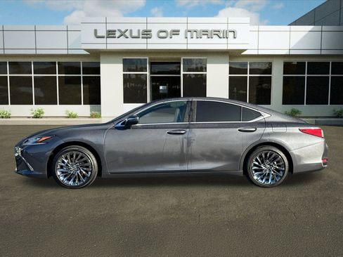 Used 2025 Lexus ES 300h w/ Luxury Package image 2