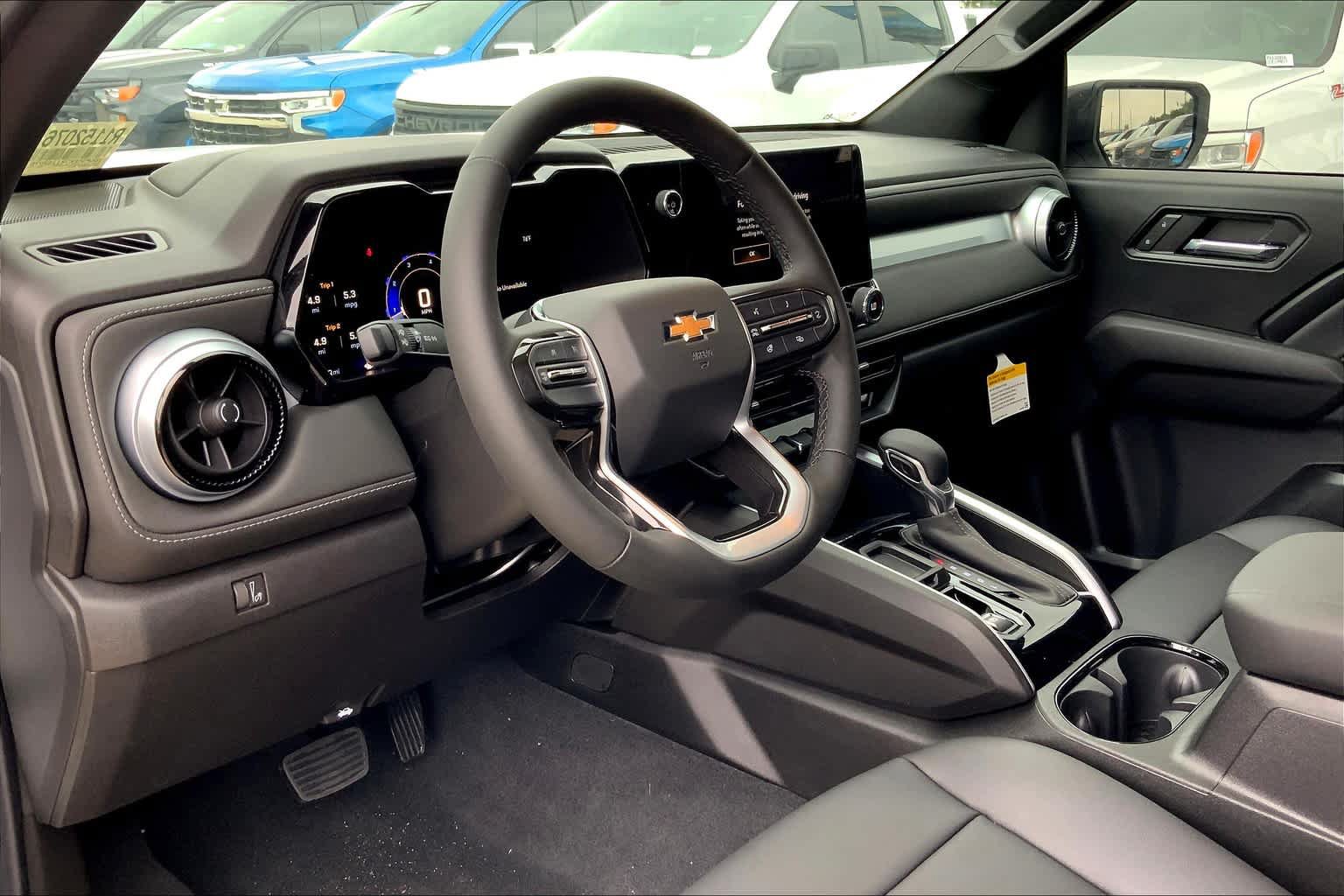 Used 2024 Chevrolet Colorado LT w/ LT Convenience Package III RWD image 9