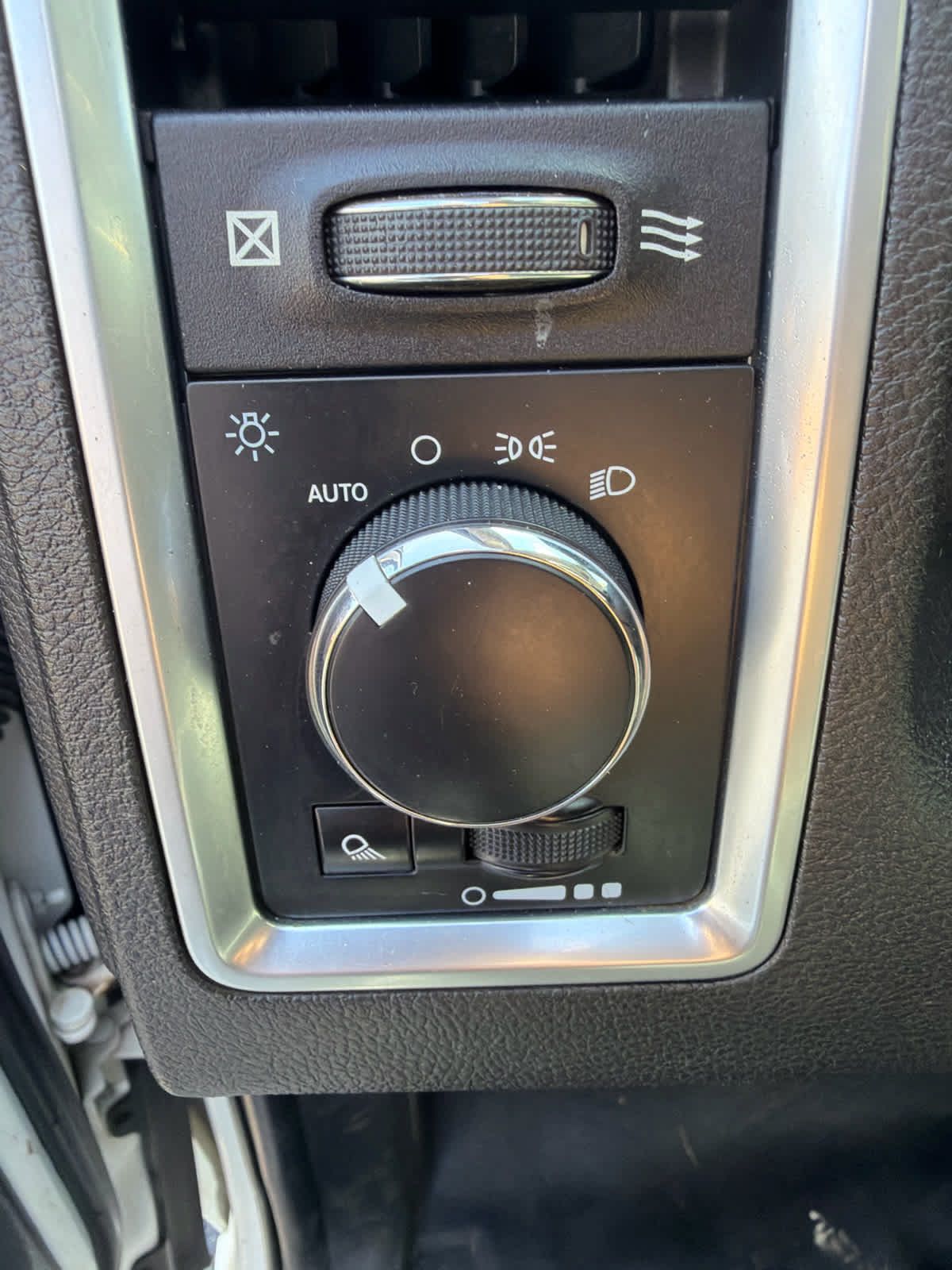 Used 2019 RAM 1500 Classic SLT w/ Protection Group AWD/4WD image 15