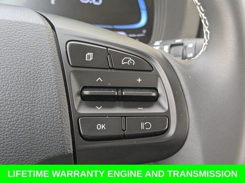 Used 2025 Hyundai Venue Limited FWD image 29