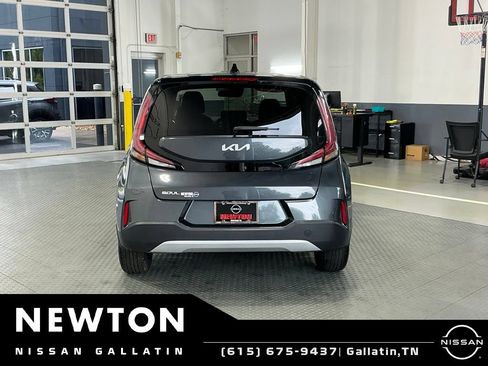 Used 2025 Kia Soul LX FWD image 5
