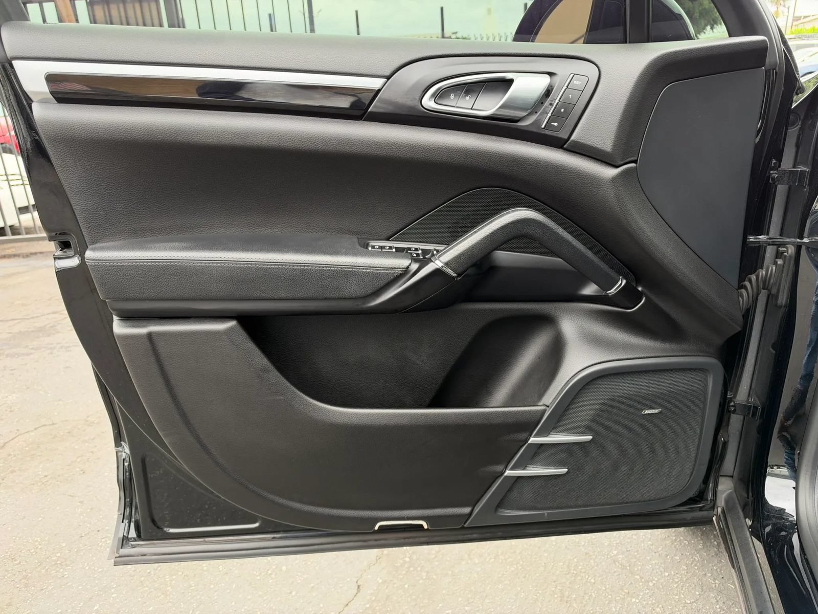 Used 2017 Porsche Cayenne AWD/4WD image 25