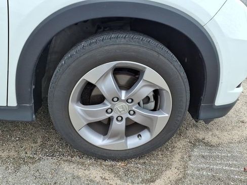 Used 2018 Honda HR-V LX image 8