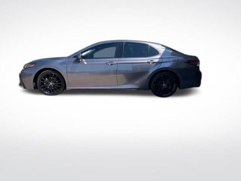 Used 2022 Toyota Camry XSE FWD image 6